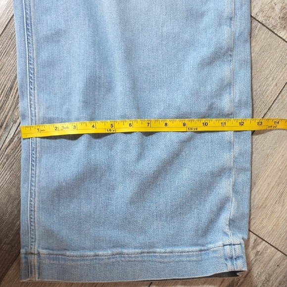 American Eagle | Dreamy Drape Stretch Super High-Waisted Baggy Wide-Leg Jeans - Picture 7 of 9